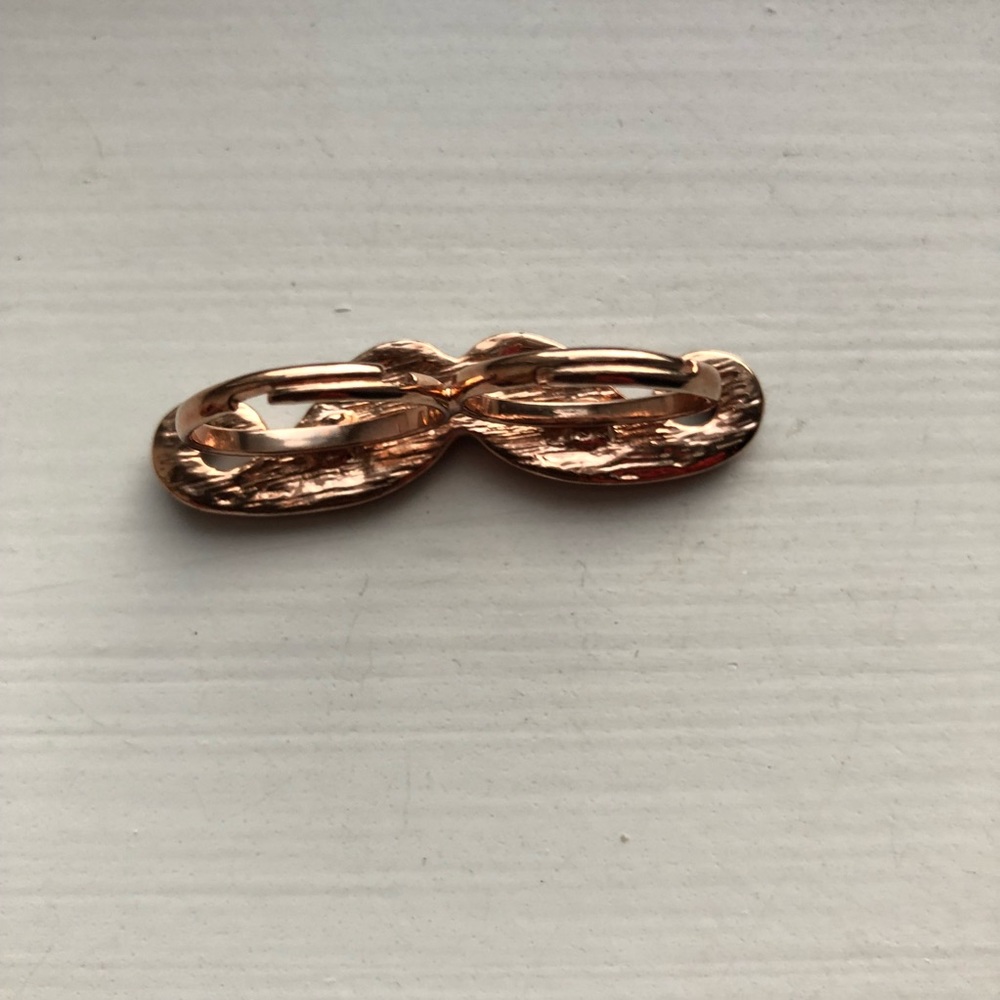 Gold & black double finger mustache ring - Picture 4 of 6